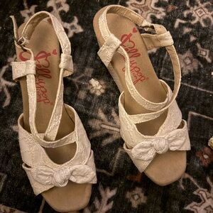 Jellypop Women's Cream Bow Sandals